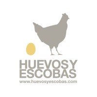 logo huevos y escobas
